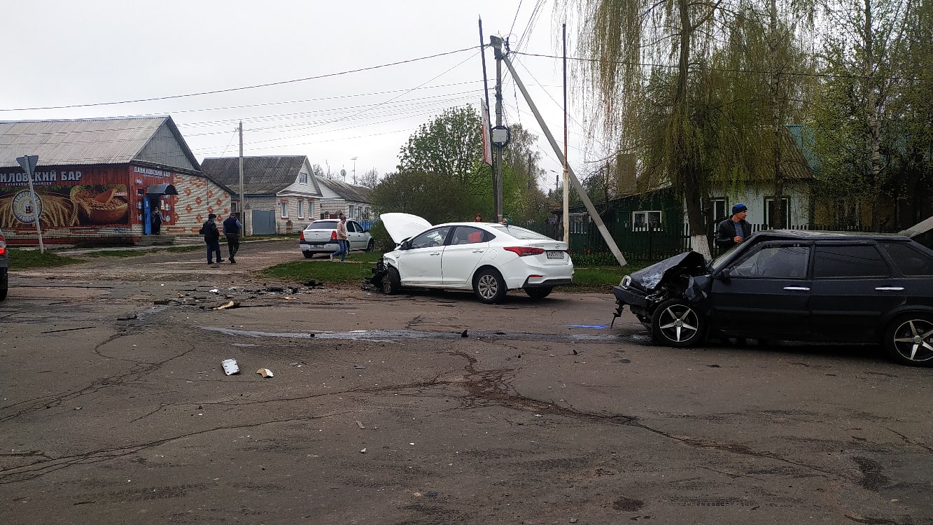 Так и надо!», – две легковушки разбились в хлам в брянском Локте - Брянский  ворчун