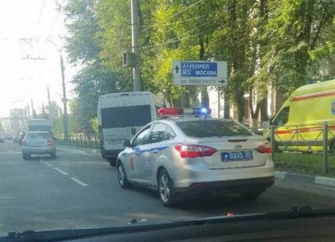 Маршрутка попала в серьезную аварию в центре Брянска