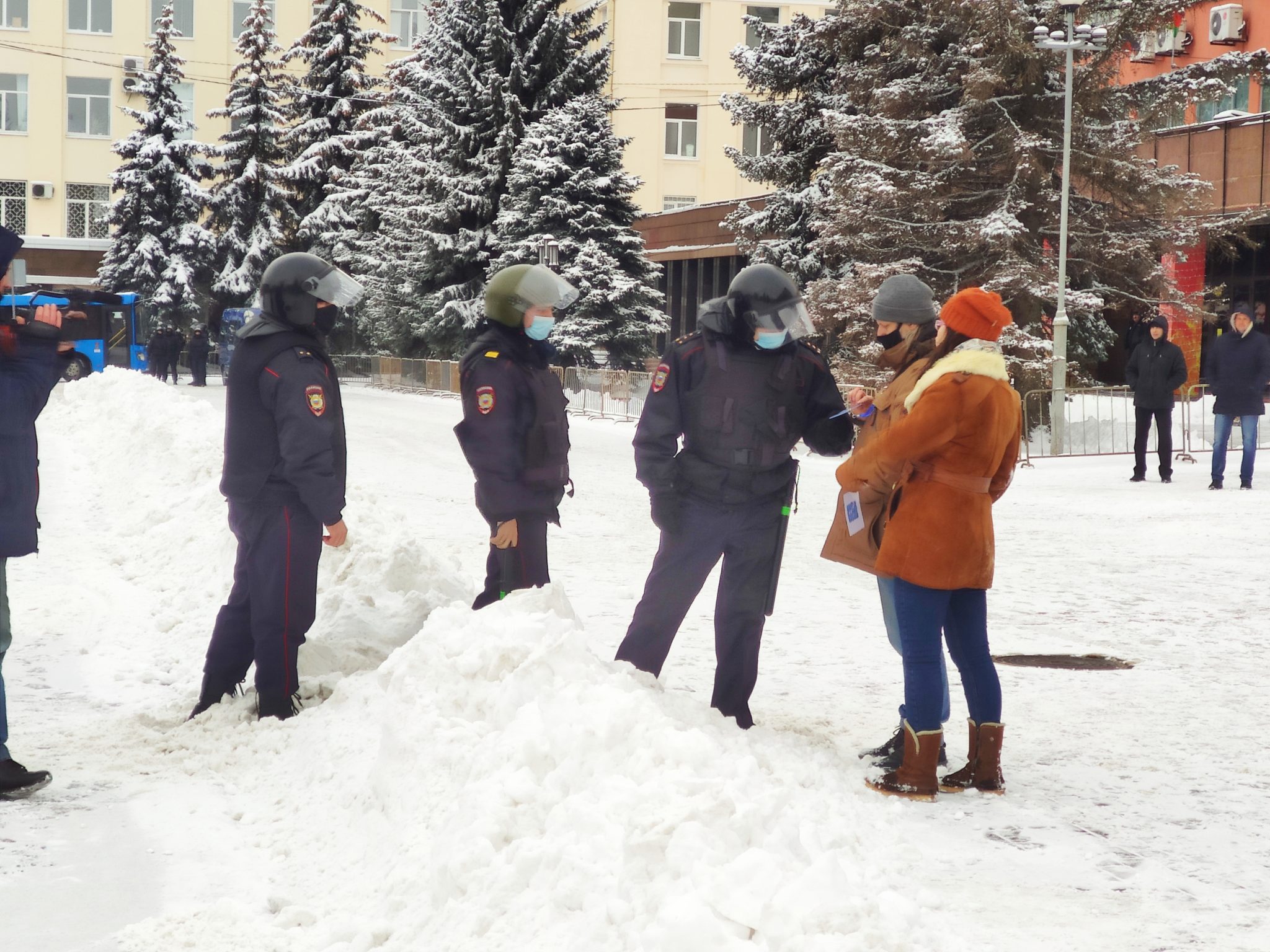 Новости на брянском ворчуне. Площадь революции Брянск. Полиция Брянск. Попытка милиция Кстово.