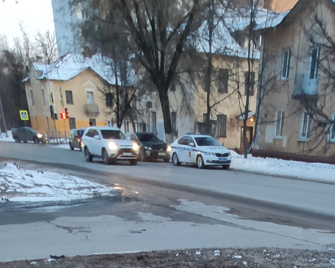 столкунулись легковушки-авария-дтп-тойота-советская-20210311-2