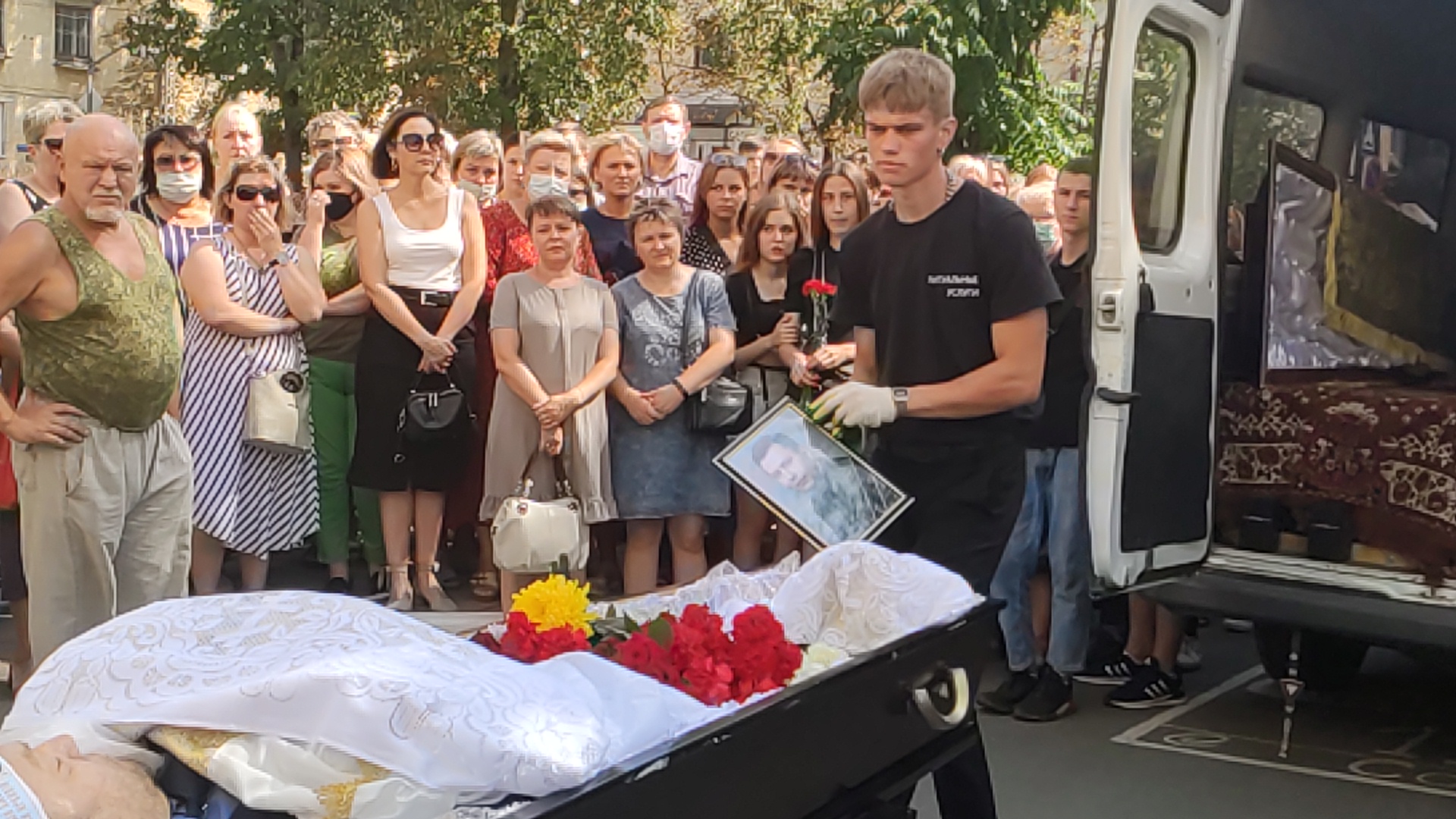 Похороны директора школы 46 Брянск