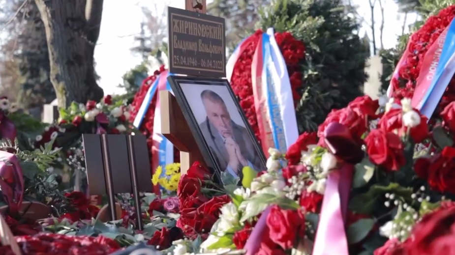 Жириновский умер дата. Могила Жириновского. Прошедшие могилы.