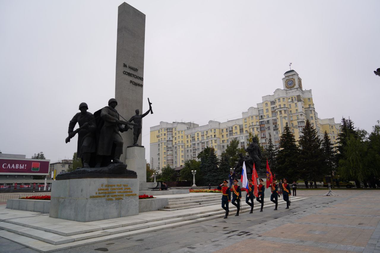 Вечный огонь Брянск площадь Партизан. Площадь Партизан Брянск. Комсомолец Брянска. Вечный огонь Дятьково.