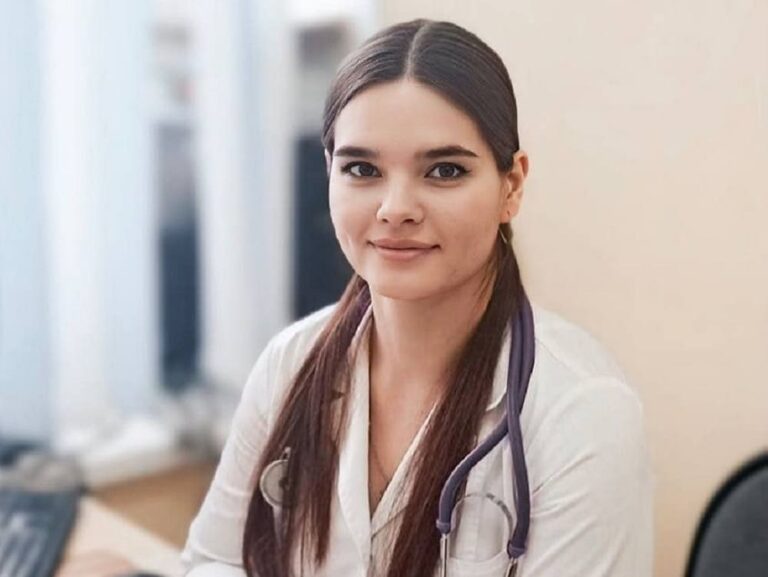 Лишь бы не сбежала: в Карачевскую ЦРБ Брянщины пришла молодой педиатр Акулова